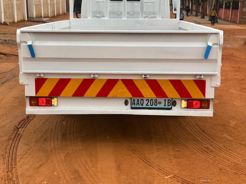 Vendo Toyota Dyna Blackberry super nova.