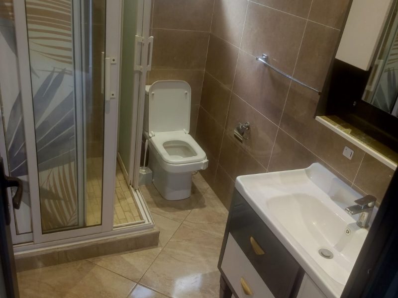 Vende-se T3 em Laulane (Berma da estrada)