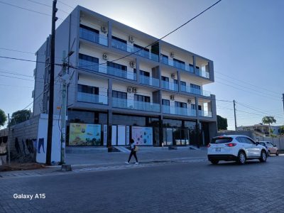 Vende-se T3 em Laulane (Berma da estrada)