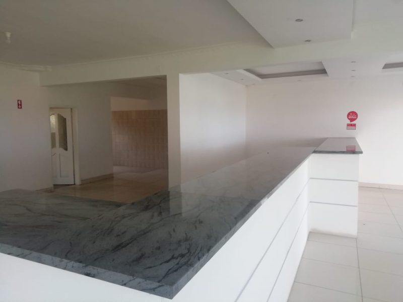 Arrenda-se Loja no Triunfo (Rua da escola)