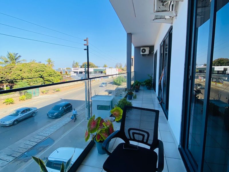 Vende-se T3 em Laulane (Berma da estrada)