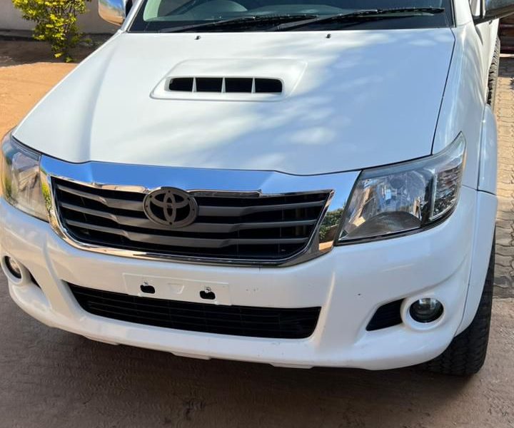 Vende-se Toyota Hilux legend45