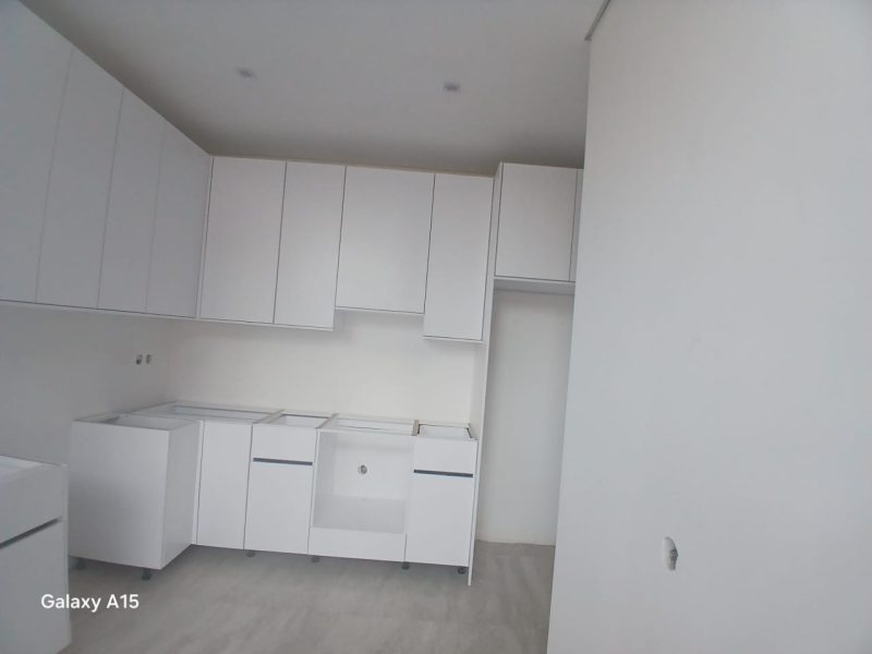 Vende-se inacabada T4 no Triunfo Novo