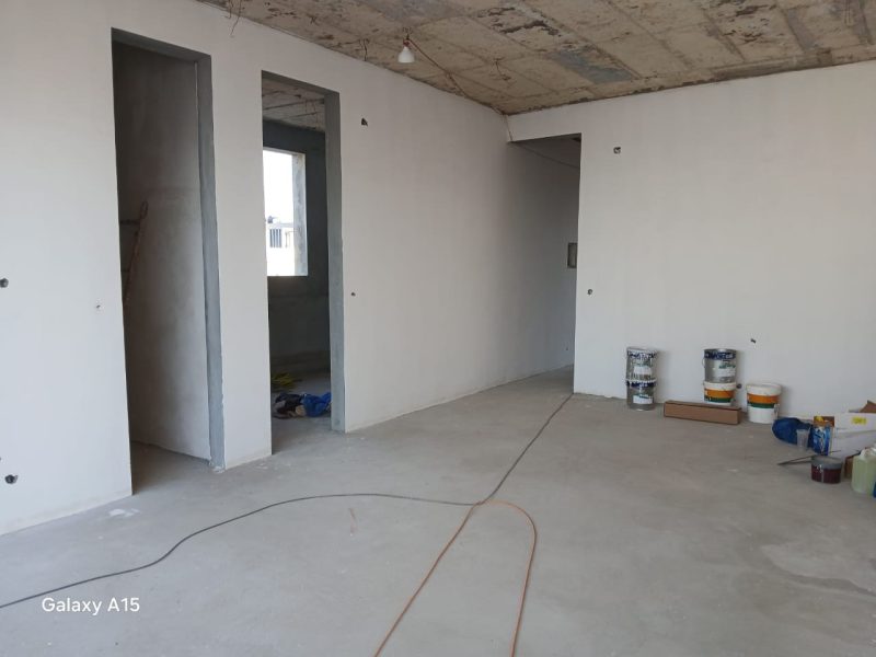 Vende-se inacabada T4 no Triunfo Novo