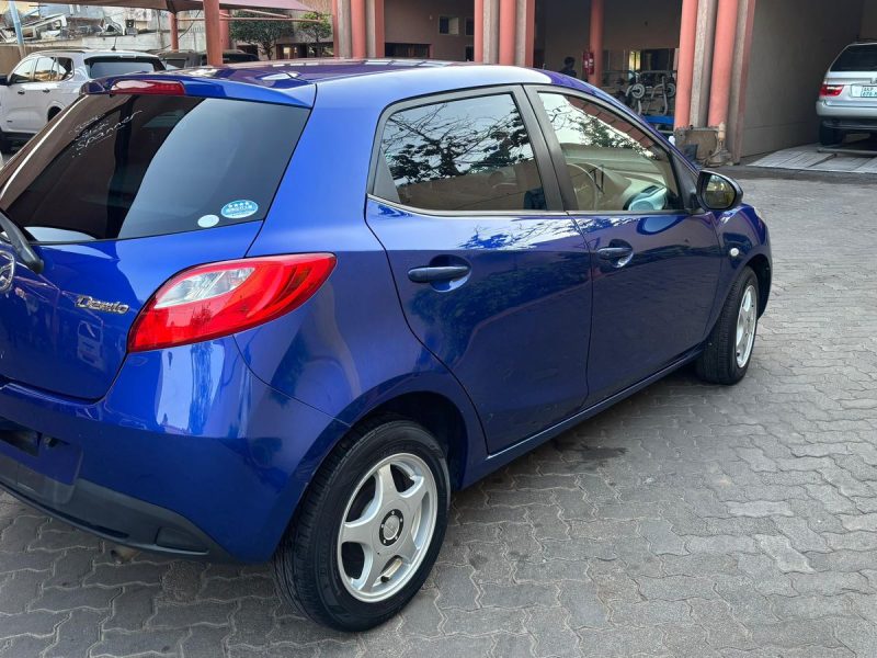 Vende-se Nissan Demio