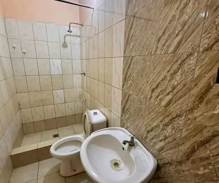 Arrenda se. Uma tipo 1 no condomínio no bairro de laulane