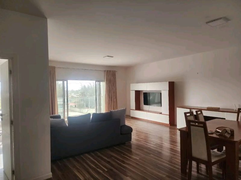 Arrenda-se apartamento tipo3 no condominio for life (costa do sol)
