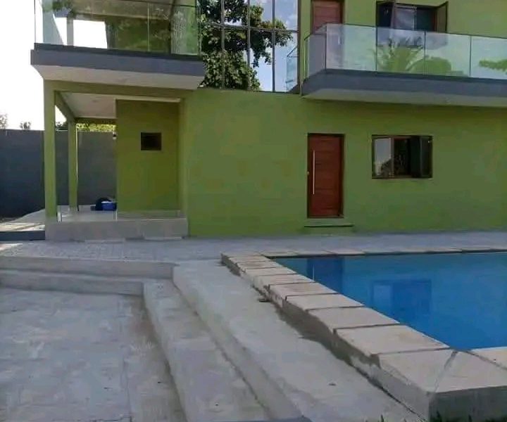 Vende-se moradia tipo4 no bairro costa do sol proximo a willow internacional