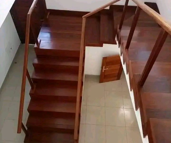 Vende-se moradia tipo4 no bairro costa do sol proximo a willow internacional