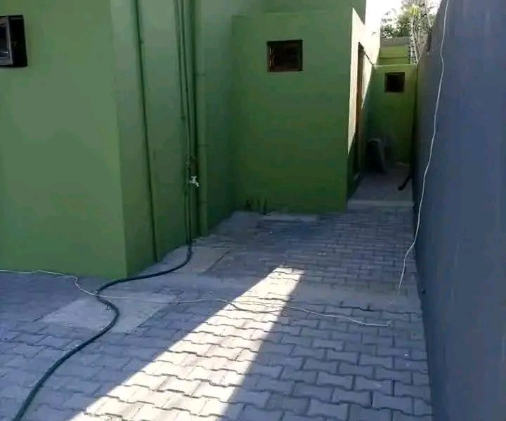 Vende-se moradia tipo4 no bairro costa do sol proximo a willow internacional