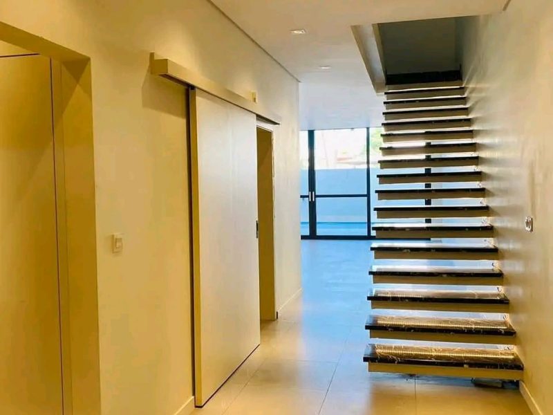 Vende-se moradia tipo4 c piscina dentro de um condomínio no bairro da costa do sol triunfo2 a 4minutos da marginal