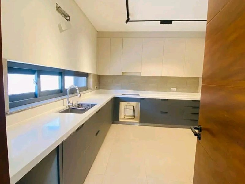 Vende-se moradia tipo4 c piscina dentro de um condomínio no bairro da costa do sol triunfo2 a 4minutos da marginal