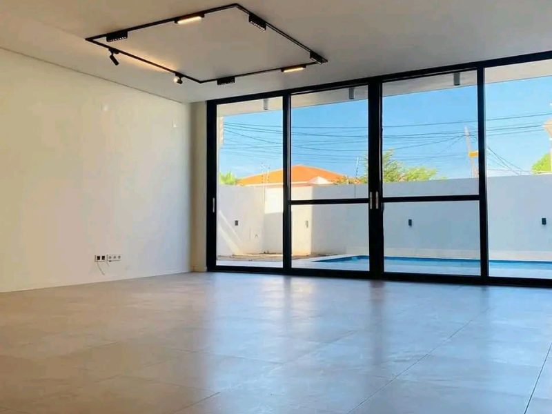 Vende-se moradia tipo4 c piscina dentro de um condomínio no bairro da costa do sol triunfo2 a 4minutos da marginal