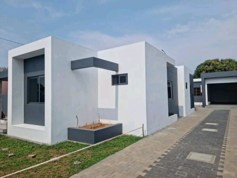 *Vende se T3 bairro Magoanine CMC a minutos do bar dos amigosPreço: 6.500.000Mzn* Cobertura placa teto falso super decorativo Três quartos Suite master Wc interna e externa Cozinha americana com fogão embutido Anexo Tipo 1 completa Wc e área de l
