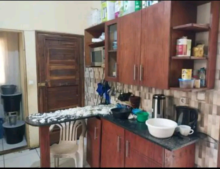 Arrenda se uma casa tipo 3 com mobília na matola
