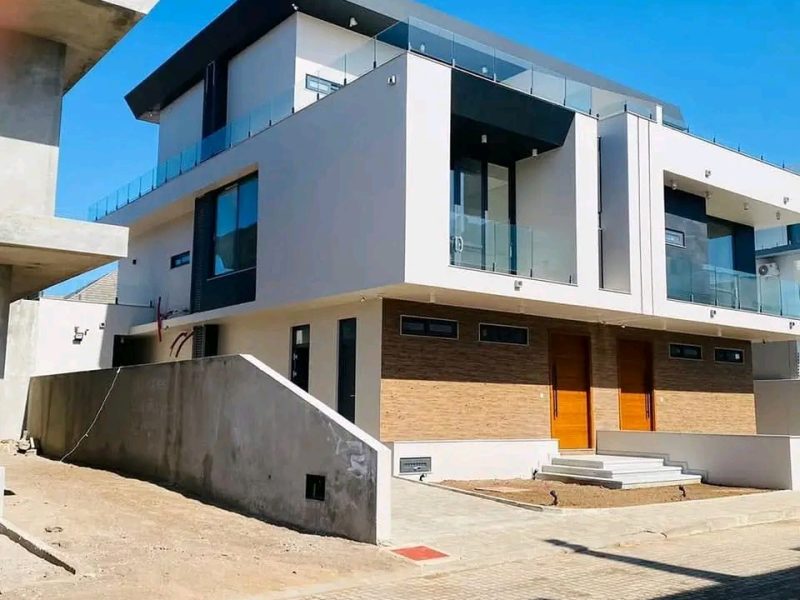 Vende-se moradia tipo4 no bairro da costa do sol triunfo