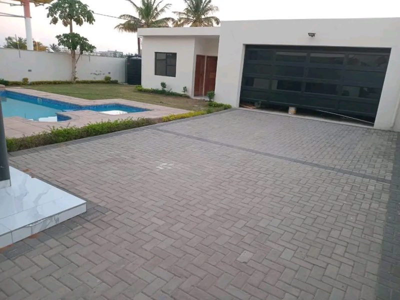 Vende-se moradia tipo4 dentro de uma condomínio no bairro da costa do sol