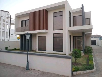 Vende-se moradia tipo4 dentro de uma condomínio no bairro da costa do sol