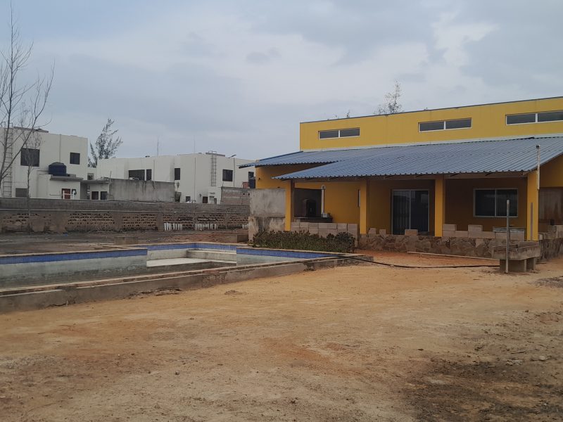 Vende-se terreno vedado no bairro costa do sol proximo ao proximo ao remar numa rua pavimentado