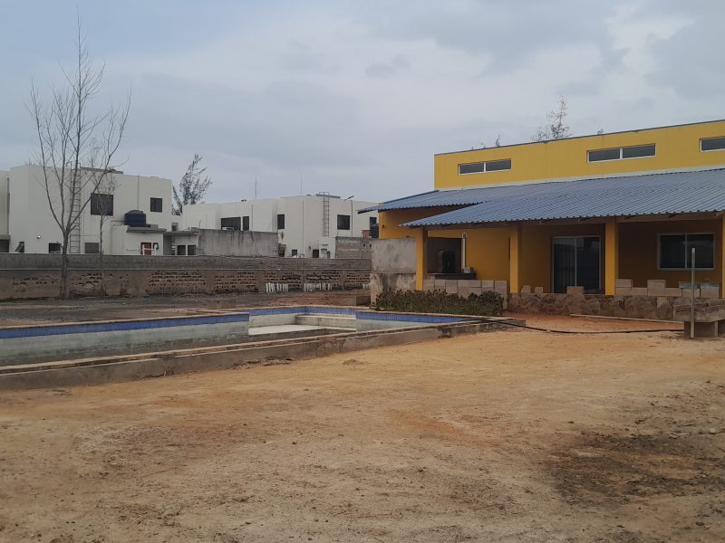 Vende-se terreno vedado no bairro costa do sol proximo ao proximo ao remar numa rua pavimentado