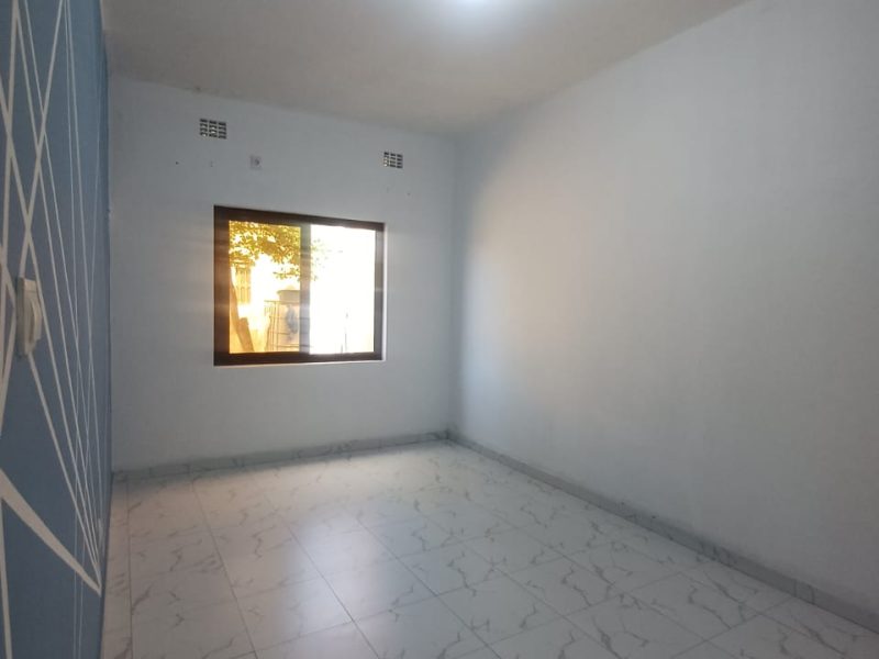 Arrenda se uma casa tipo 1 no bairro de laulane condomínio