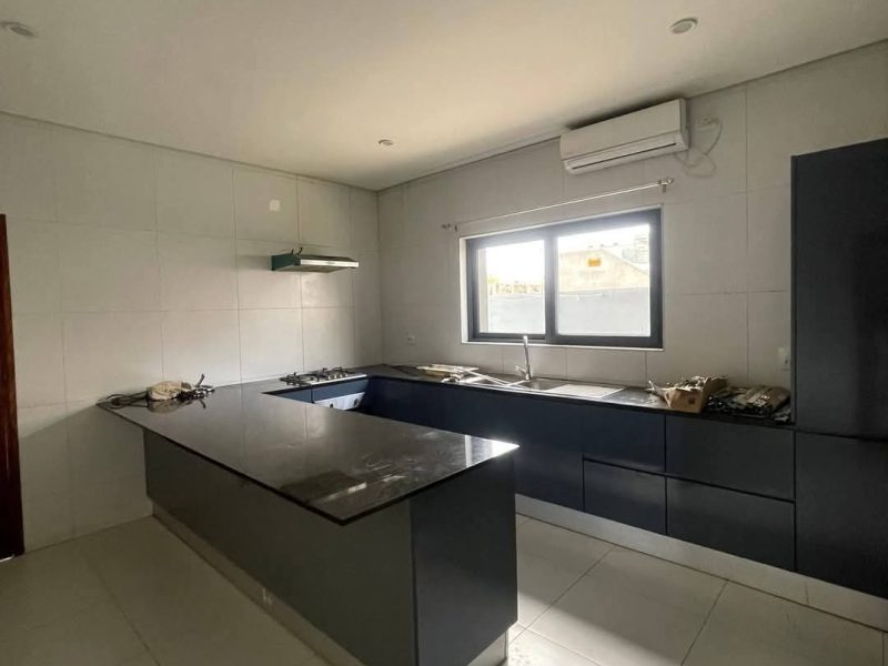 Vende-se Apartamento T4 Costa do sol - Triunfo