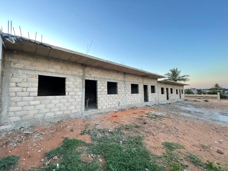 Vende-se Condomínio de 4 casas em CMC