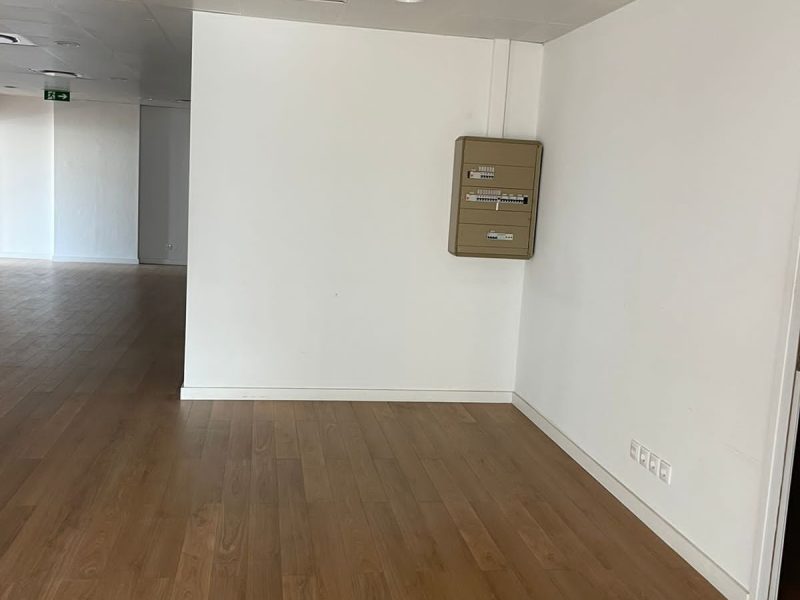 Arrenda-se escritório no Prédio JAT