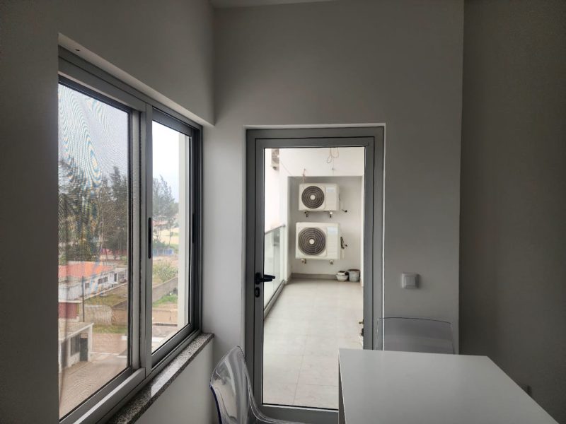 Arrenda se um apartamento tipo 3 na costa do sol condomínio 4 life