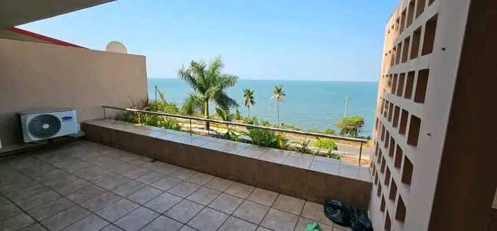 Vende se uma vivenda com vista ao mar no condomínio ccaracol