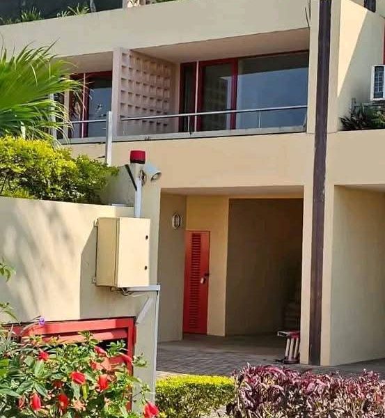 Vende se uma vivenda com vista ao mar no condomínio ccaracol