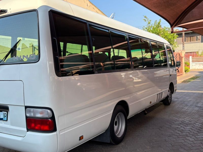 Vende-se Toyota Coaster 29 lugares