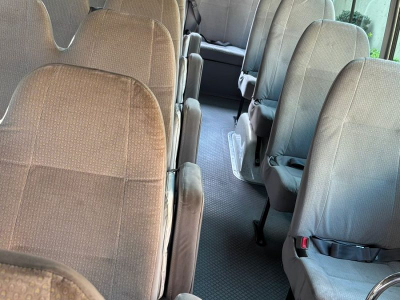 Vende-se Toyota Coaster 29 lugares