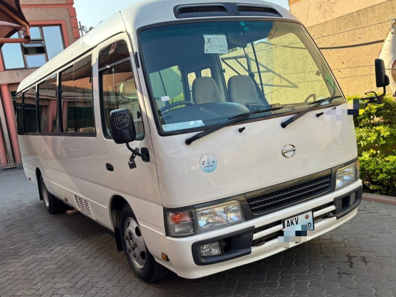 Vende-se Toyota Coaster 29 lugares