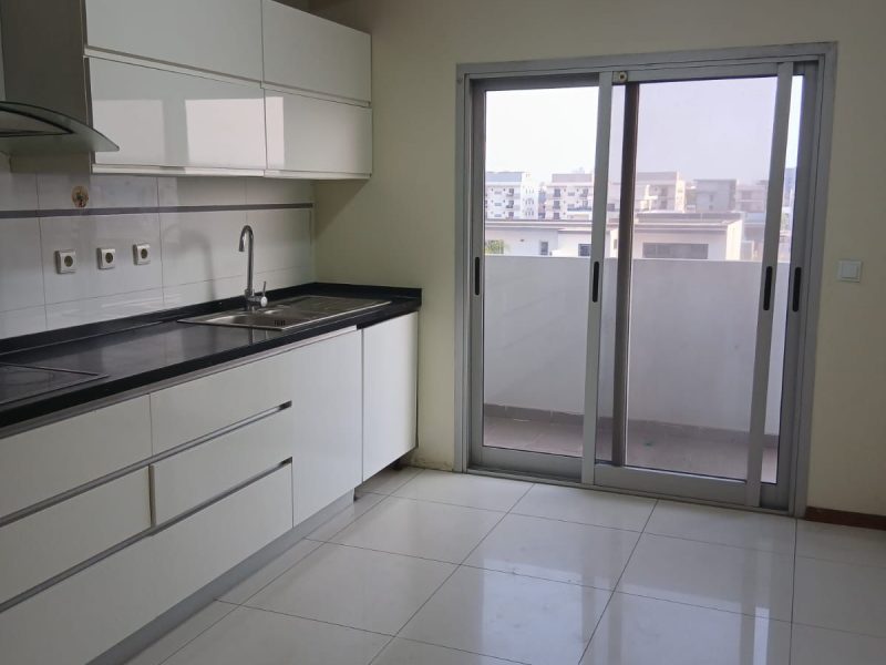 Arrenda se apartamento tipo 3 na costa do sol
