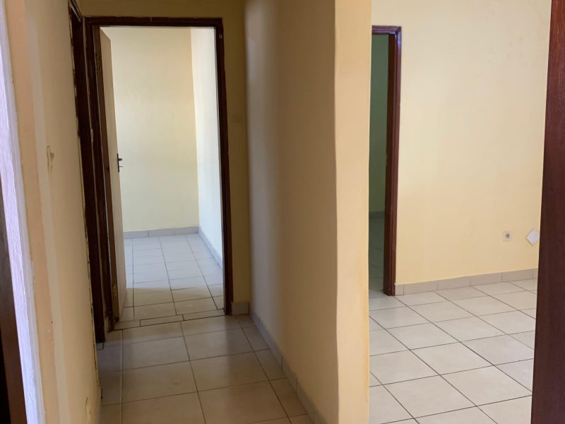 Arrenda se uma casa tipo 3 no bairro de laulane