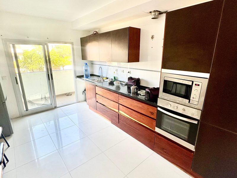 Vende-se AP T3 na Costa do sol (Cond. Open)