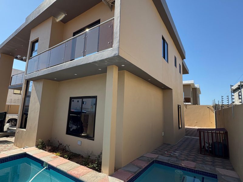 Vende-se moradia tipo 4 no bairro da costa do sol mapulene proximo as bombas da galp