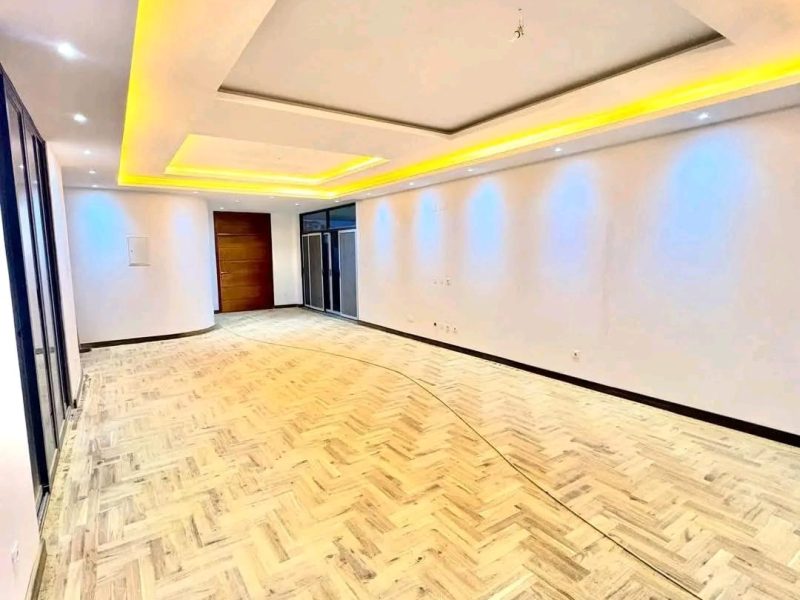 Arrenda-se tipo4 c piscina noa bairro de costa do sol Mapulene