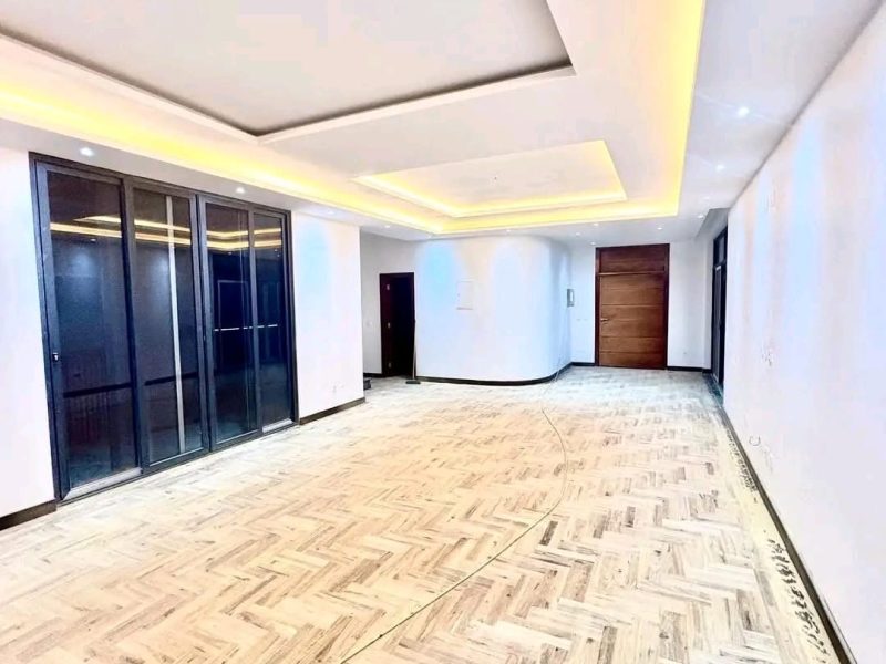 Arrenda-se tipo4 c piscina noa bairro de costa do sol Mapulene