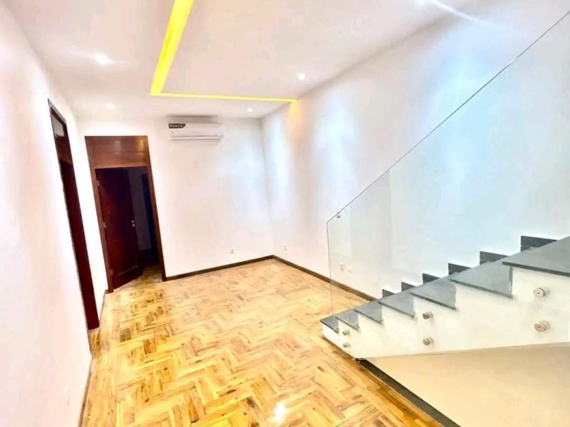 Arrenda-se tipo4 c piscina noa bairro de costa do sol Mapulene