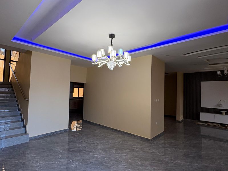 Vende-se T4+anexo em Mapulene