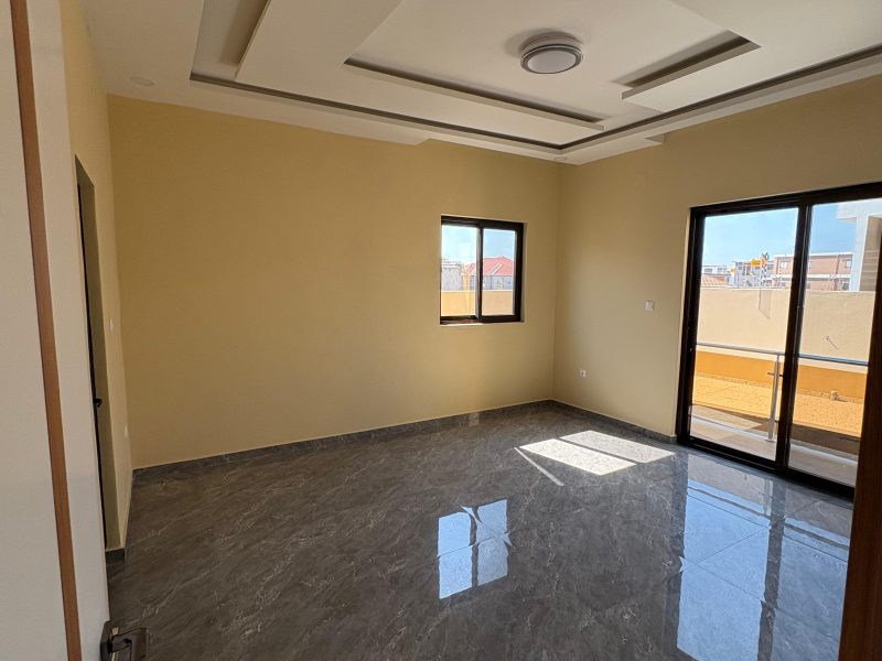 Vende-se T4+anexo em Mapulene