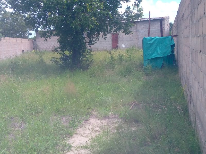 Trespasse de espaço ~4000m² em Katembe (Berma da estrada)