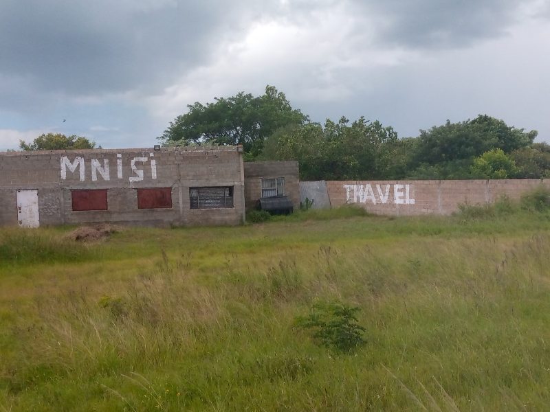 Trespasse de espaço ~4000m² em Katembe (Berma da estrada)