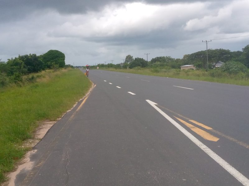 Trespasse de espaço ~4000m² em Katembe (Berma da estrada)