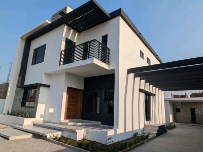 Vende-se moradia solta tipo3 no bairro da costa do sol mapulene a 3minutos da marginal