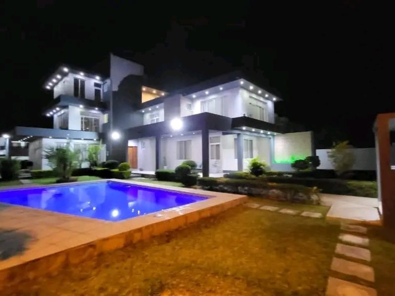 Vende-se tipo5 moradia luxuosa no bairro costa do sol Mapulene a 1minuto das bombas da galp