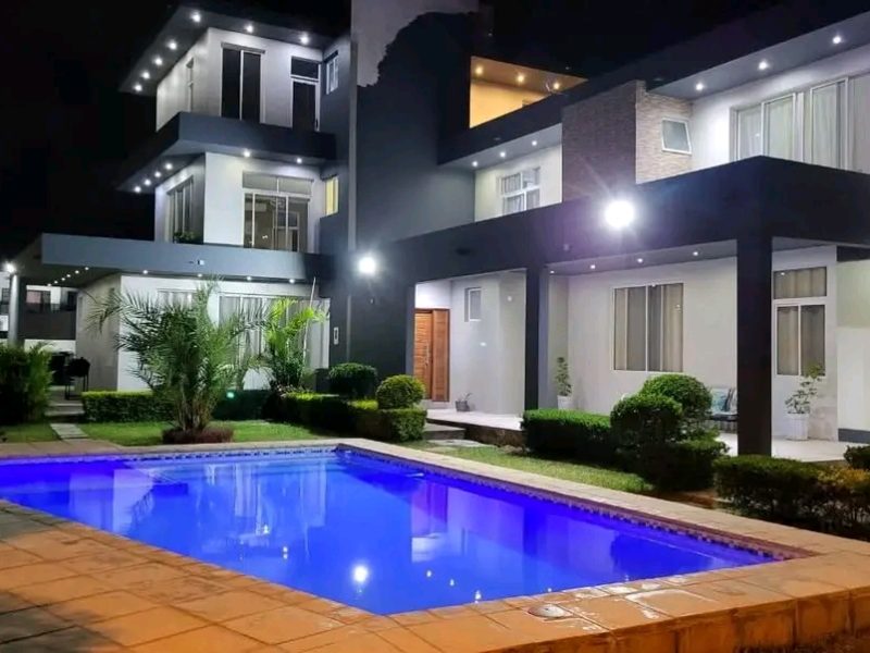 Vende-se tipo5 moradia luxuosa no bairro costa do sol Mapulene a 1minuto das bombas da galp