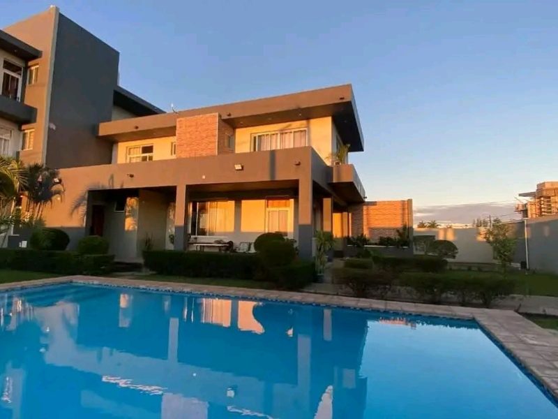 Vende-se tipo5 moradia luxuosa no bairro costa do sol Mapulene a 1minuto das bombas da galp